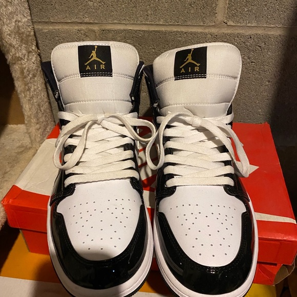 Brand new in box Air Jordan 1 mid black/gold size 12 - Picture 1 of 5
